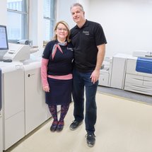 <b>Ginette Chouinard</b>, technicienne en administration et <b>Martin Paquette</b>, technicien en administration