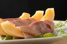 Assiette de cantaloup et prosciutto