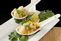 Cuillère de crevettes, avocat et mangue 